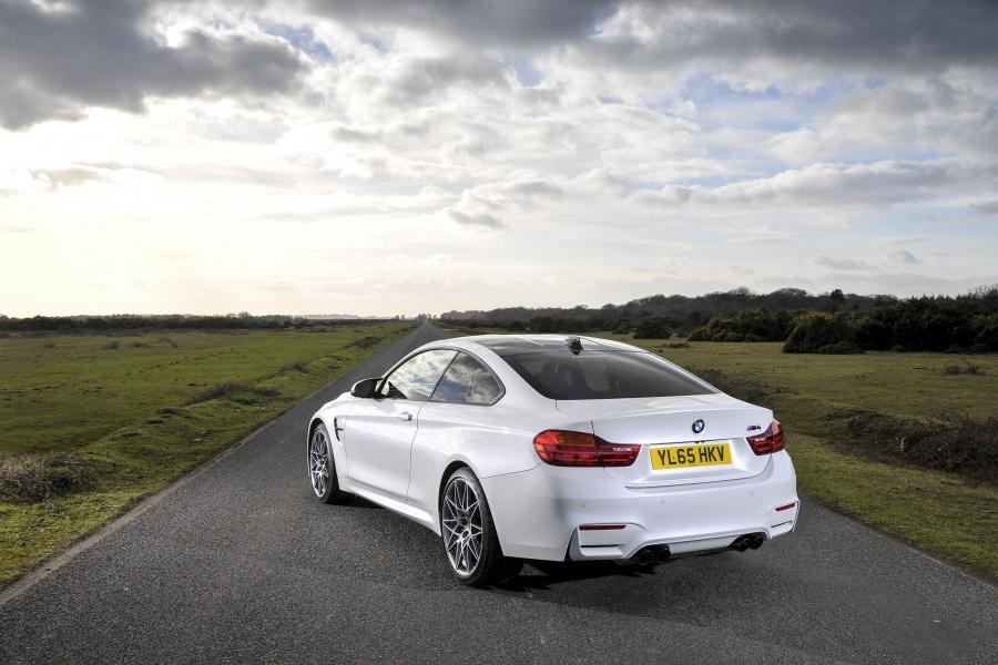  BMW M4 Coupe Competition Package 2016 года  (UK) (фото 9 из 24)